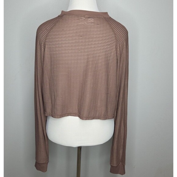 Lakes And Grapes Womens Mesh Stretchy Cropped Long Sleeve Shirt Sz L EUC - Picture 3 of 7
